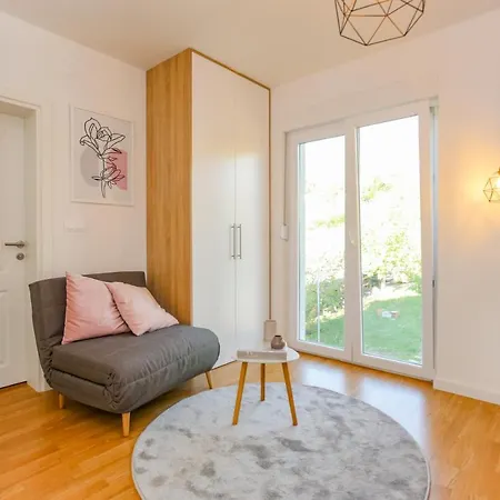 Infinity * Μόσταρ