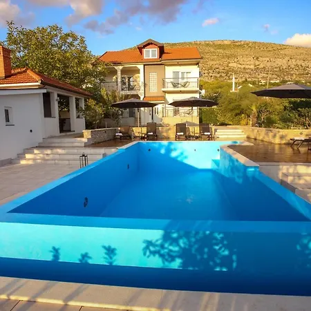 Infinity Villa *
