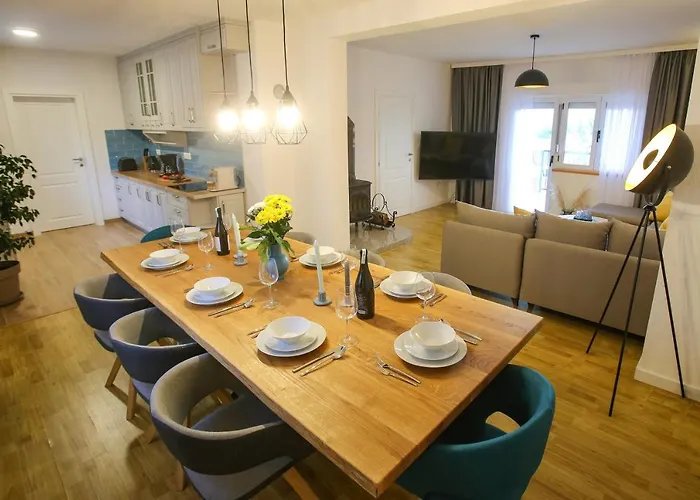 ヴィラ Infinity モスタル