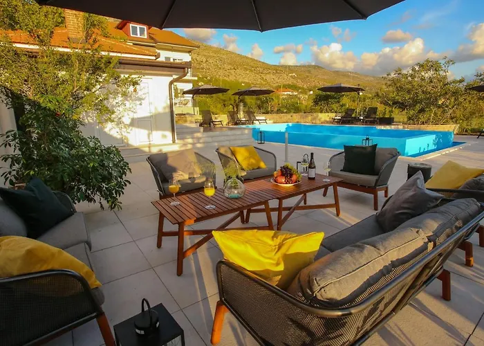 ヴィラ Infinity モスタル